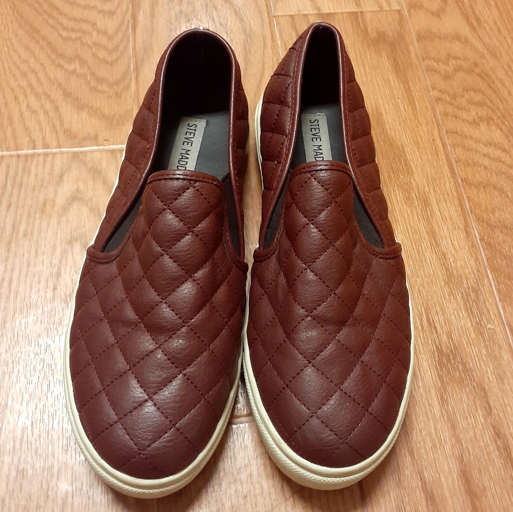 Steve Madden size 7.5 Quilted Burgundy sneakers